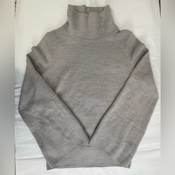 lululemon athletica Sweaters - Lululemon | City Trek Turtleneck Sweater | Sz 4 | Heathered Silver Drop | EUC